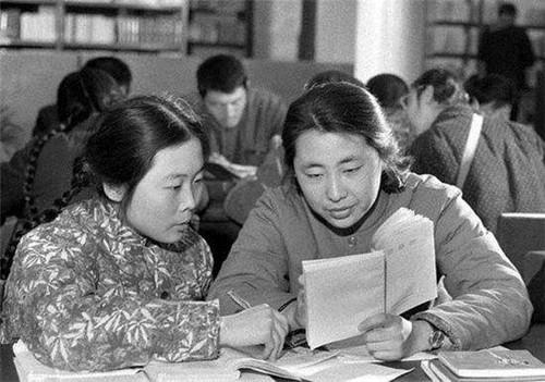她是中国高考第一位女状元,作文荣登人民日报,成绩至今仍未公布
