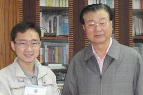 当年高考用甲骨文写作文的考生怎么样了?导师:有些浮夸,靠不住 6