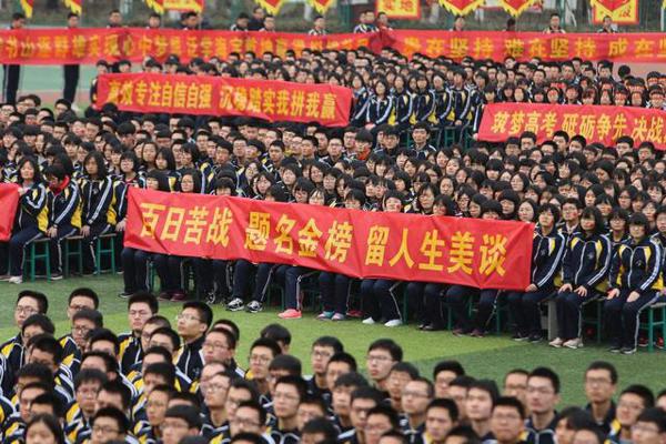 当年高考用甲骨文写作文的考生怎么样了?导师:有些浮夸,靠不住