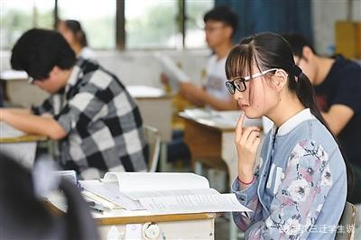 今年高考会考“疫情作文”吗?回头看看当年的“大事件”就知道了