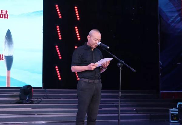 一直都是别人家的孩子，这次终于轮到了自己，比“帅作文”更帅…… 2