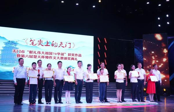 一直都是别人家的孩子，这次终于轮到了自己，比“帅作文”更帅…… 4