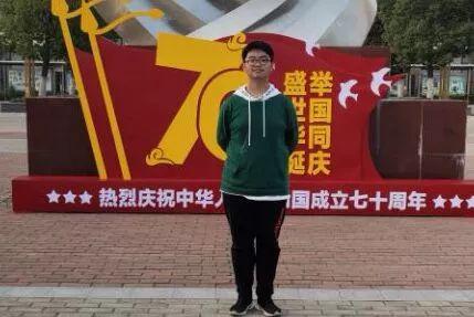 【循理文苑 获奖作文】接近舞台中央