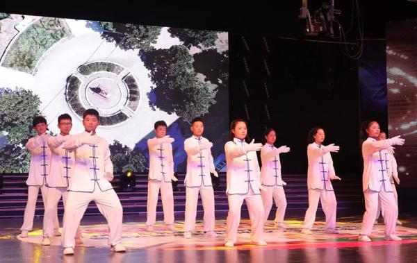 一直都是别人家的孩子，这次终于轮到了自己，比“帅作文”更帅…… 8