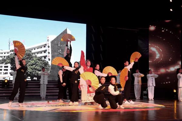 一直都是别人家的孩子，这次终于轮到了自己，比“帅作文”更帅…… 9