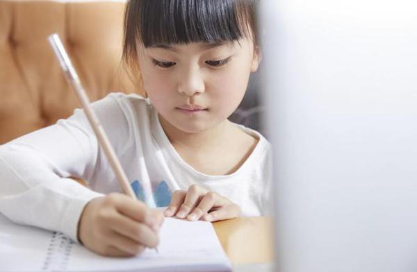 小学生作文被老师打0分,字体太“豪迈”,网友:趁机练书法? 4