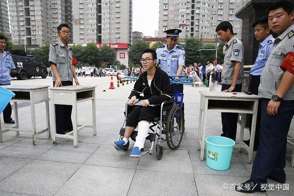 补全填空所要表达的中心,100个中考语文作文满分值得套用的标题 5