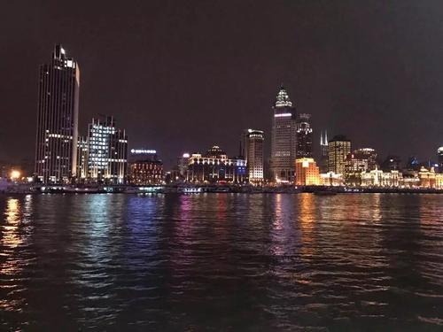 夜游黄浦江 初一旅游作文600字