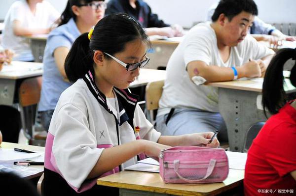 湖北省荆门市2019年中考作文:老师那句话是我人生路上一盏灯 2