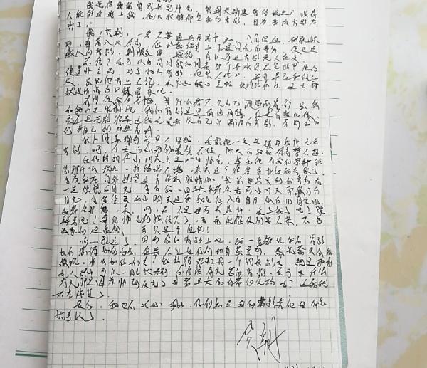 “潦草体”作文“背影”,爸妈完全看不懂,网友:学渣的我秒懂