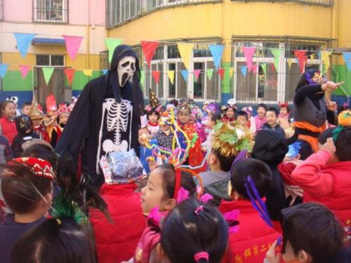幼儿园亲子活动教案：父母生日会