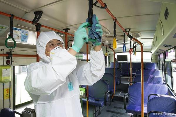 2019年四川省凉山州中考作文:我为最美的逆行者点赞 2