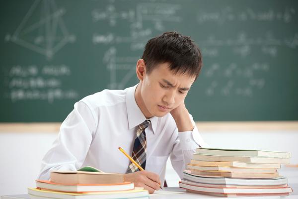 原创 考试作文：《名为“人”的光芒》，心向光明无关词藻华丽或朴实 2