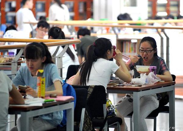 亮点是高考作文的夺分点,高考作文如何打造亮点?送你十种技法 3