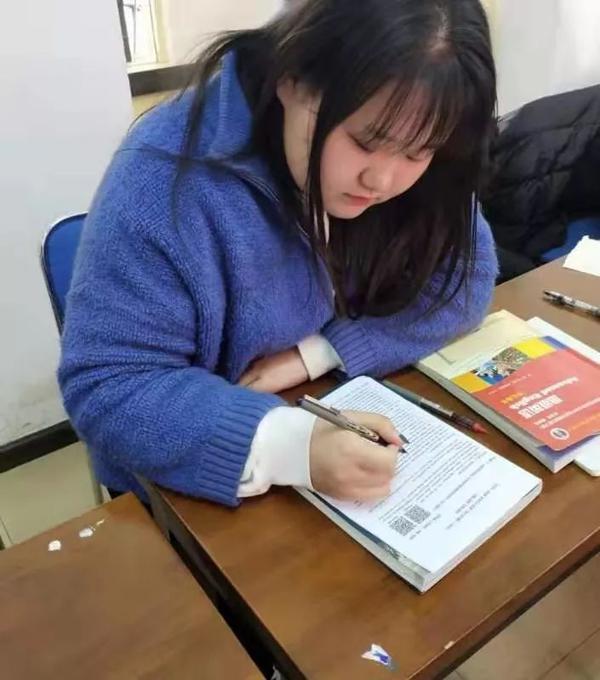 【阅优秀文章，感文字美好】-高级英语作文展示 2