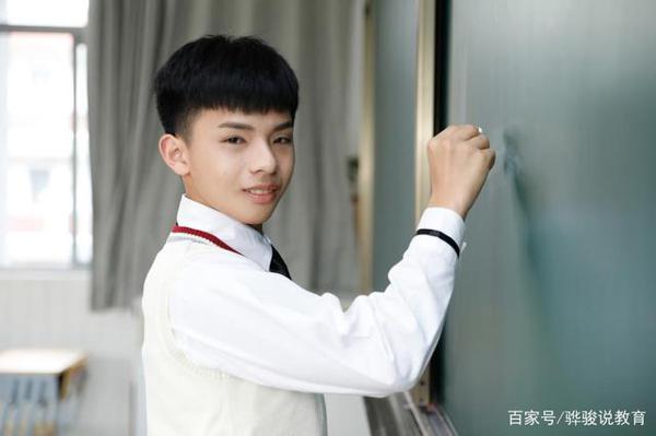 中学生优秀作文：《宅家的节奏》，能做事的做事，能发声的发声 5