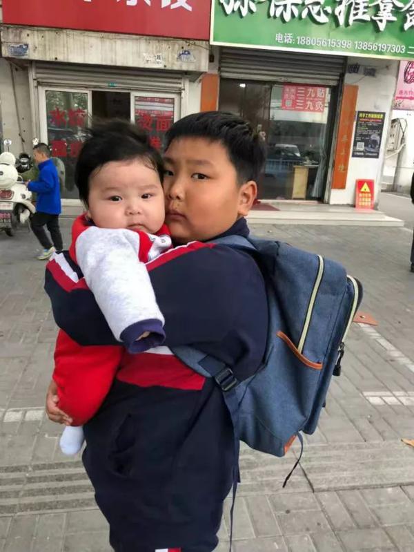 妈妈是英雄！10岁儿子支持护士母亲援鄂，作文中满满的骄傲！ 1