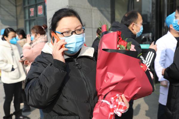 妈妈是英雄！10岁儿子支持护士母亲援鄂，作文中满满的骄傲！