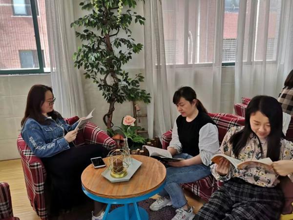 高雅阅读馆丨胡琼芳:《我读：我想和你一起虚度时光》读后感 1