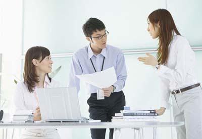 应届生求职面试自我介绍