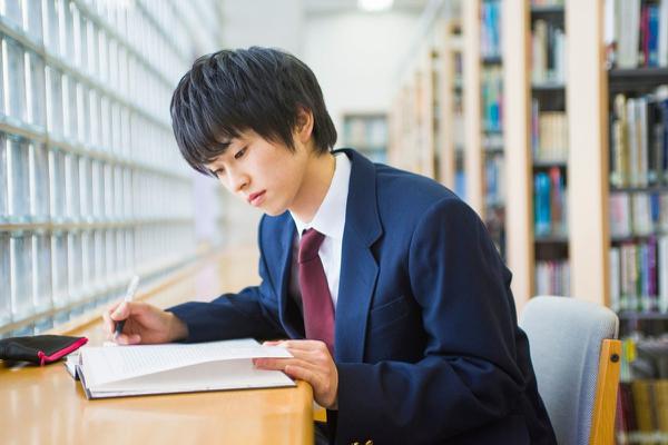 原创 高三月考优秀作文：《带着夜空出发》