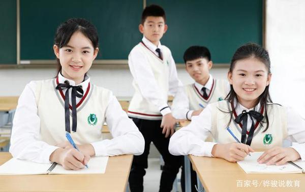 中考模拟作文点评:《争论》,泉水挑不干,知识学不完