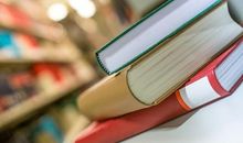 汪曾祺先生的《人间草木》，大白话，正适合小学生写作文的路子