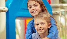 有关“朋友”主题作文：《朋友·青春》