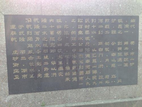 一座小城,两个世界 生活杂记散文1400字