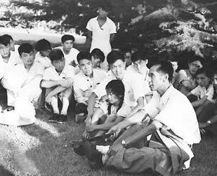 他高考数学交了白卷，作文只写28字，校长看后激动说：你被录取了 2