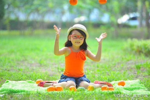 高中优秀作文点评:《阳光的味道》,为我们打开了一扇回忆的大门