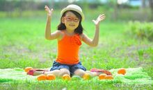 高中优秀作文点评：《阳光的味道》，为我们打开了一扇回忆的大门