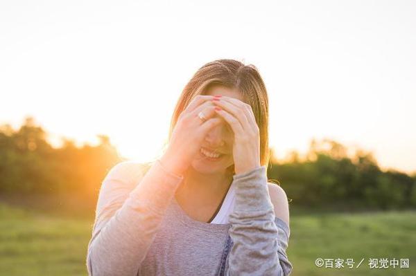 高中优秀作文点评:《阳光的味道》,为我们打开了一扇回忆的大门 2