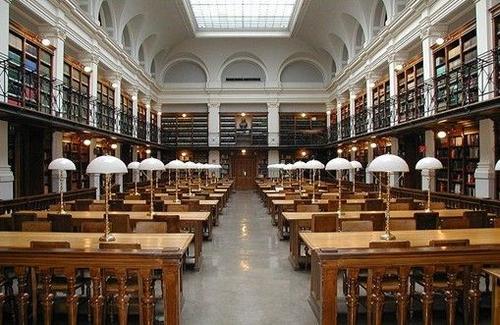雷丁大学是英国最先提供国际预科课程的大学