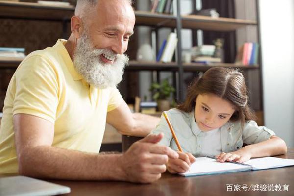 中考模拟作文点评:《长大的童心》,哦!童心在爷爷的胡子里 4