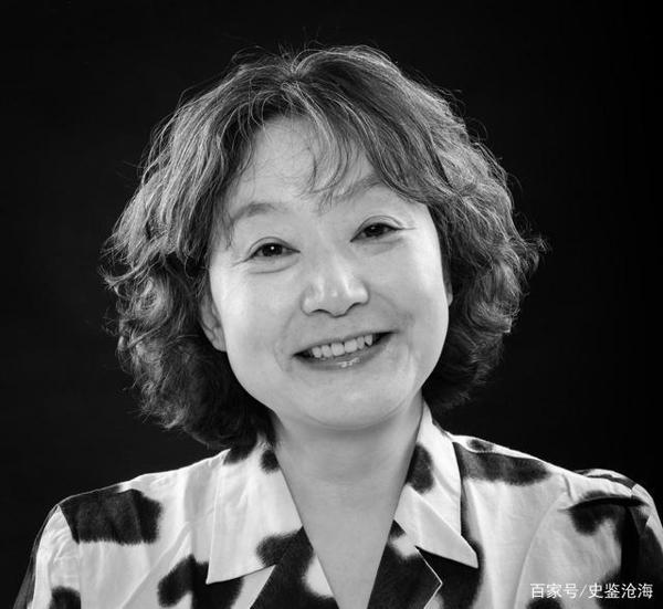 1977年再次恢复高考制度:她作文只扣1分,成第一个北京文科状元