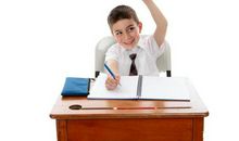 优秀作文：《抱以荆棘，让爱发声》，守护纯真传递温暖