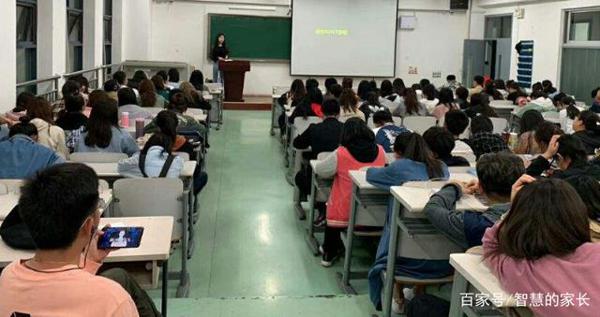 家长少花冤枉钱去补作文,很多机构让你大量背诵,而不告诉你要点