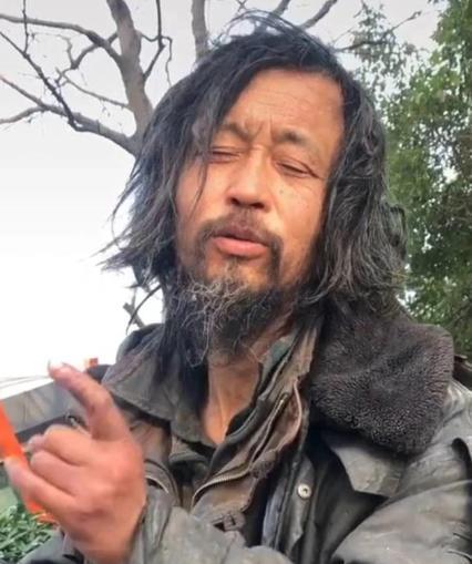 一年前金句爆红网络，被当高中作文素材的“垃圾汉”，如今怎样了 1