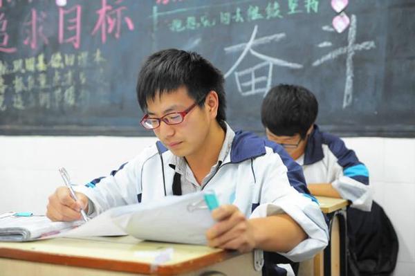 高中语文考不了高分?语文老师:作文很重要,提分要靠这3点 2