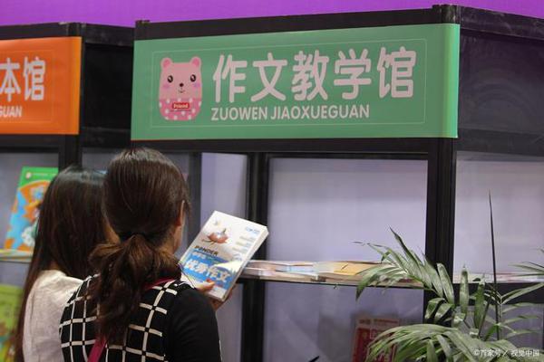 家长怒撕寒假作文发微信群,粗暴干涉我的教学,怼:操场见,单挑