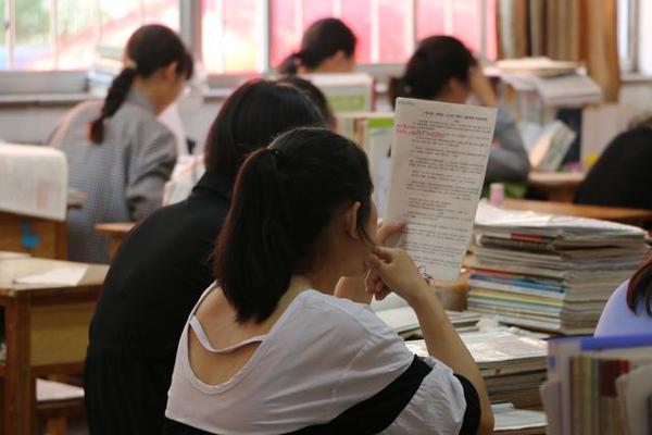 高考“零分作文”走红,阅卷老师看了想打人,网友却直呼是个人才 3