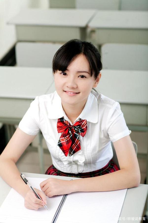 高考优秀作文点评：《逐劳动之光，扬时代之帆》 3