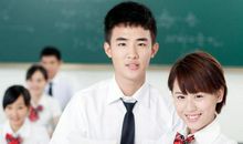 高考优秀作文点评：《逐劳动之光，扬时代之帆》