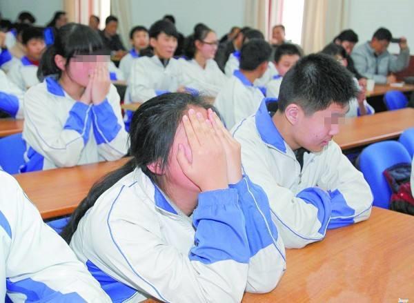 初中女生的期末作文火了，总结对爱的理解，网友：看得很透彻 2