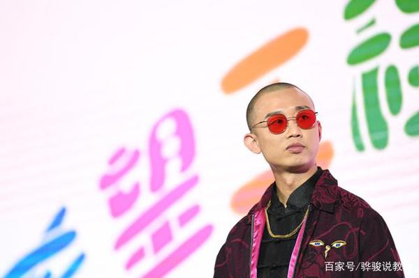 最新优秀作文点评:《武汉,加油》,彰显中学生的眼界和担当 2