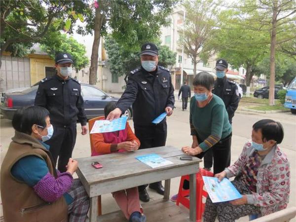感动!警娃写作文为爸爸打气:在第一线忙碌,我不敢去打扰他 2