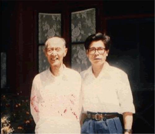 他高考数学交白卷,作文只写28字,校长看后激动拍桌:你被录取了 5