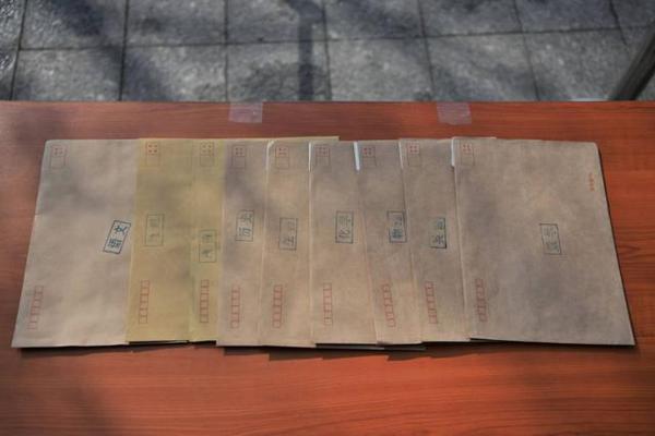 高考测试语文大作文还是2选1，有人写这个特殊的春节吗？