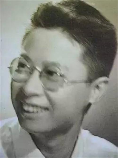 他高考数学交白卷,作文只写28字,校长看后激动拍桌:你被录取了